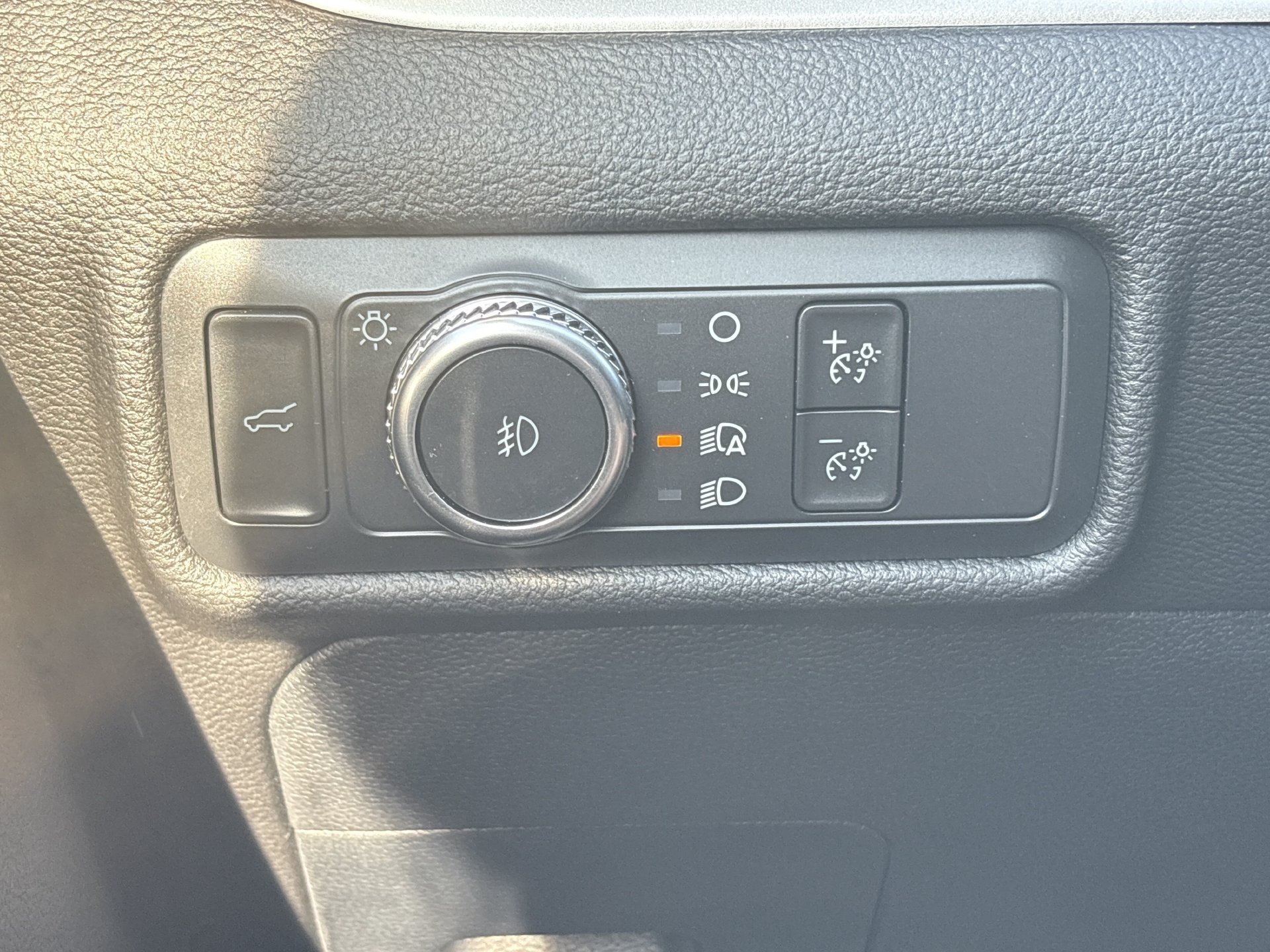 Certified 2022 Ford Explorer XLT w/ Equipment Group 202A AWD/4WD image 12
