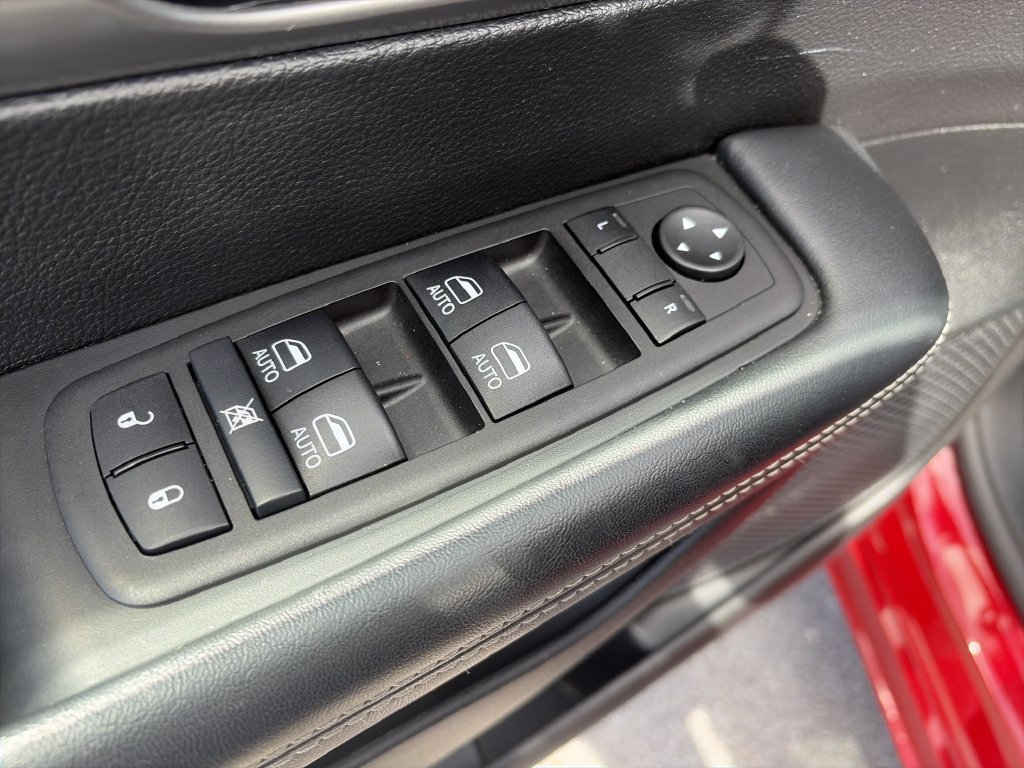 Used 2025 Chrysler Pacifica Select FWD image 18