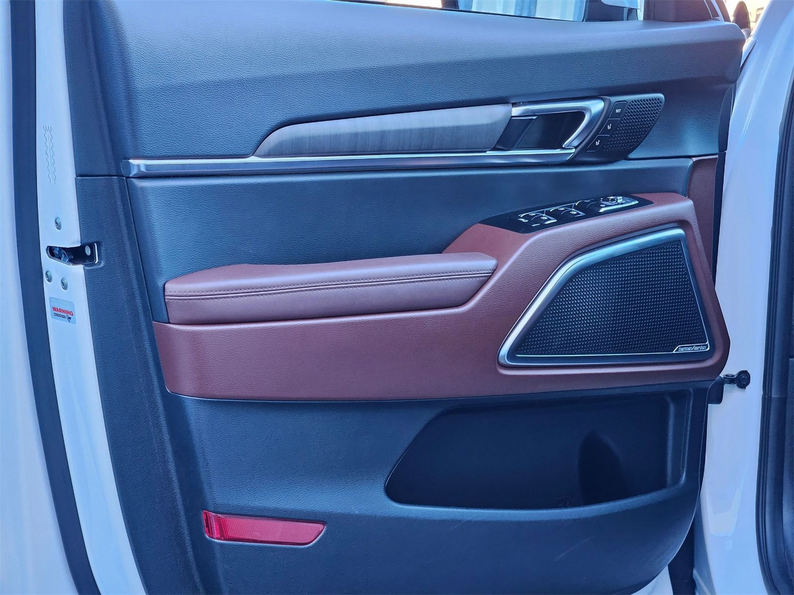 Used 2024 Kia Telluride SX Prestige image 11