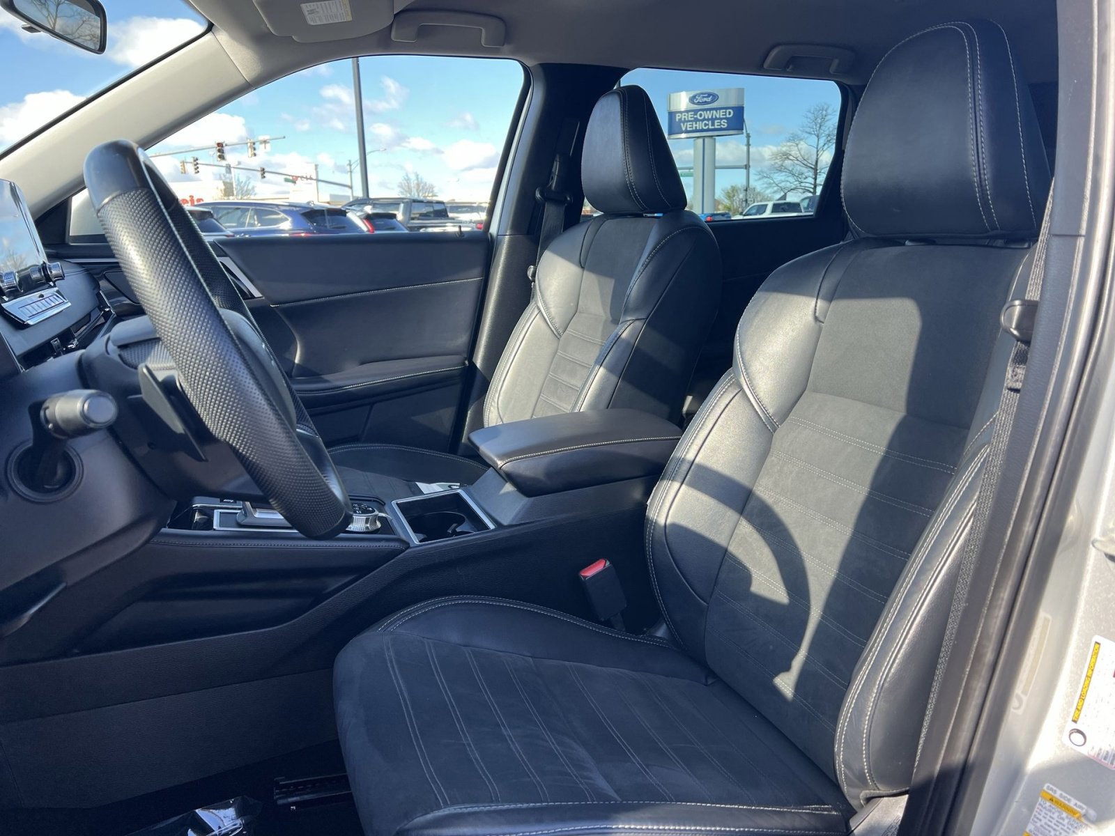 Used 2023 Mitsubishi Outlander SE image 13