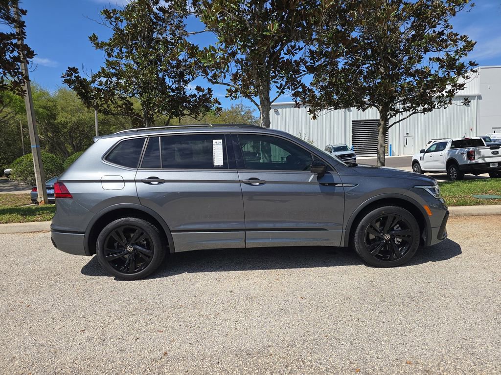 Used 2024 Volkswagen Tiguan SE R-Line image 2