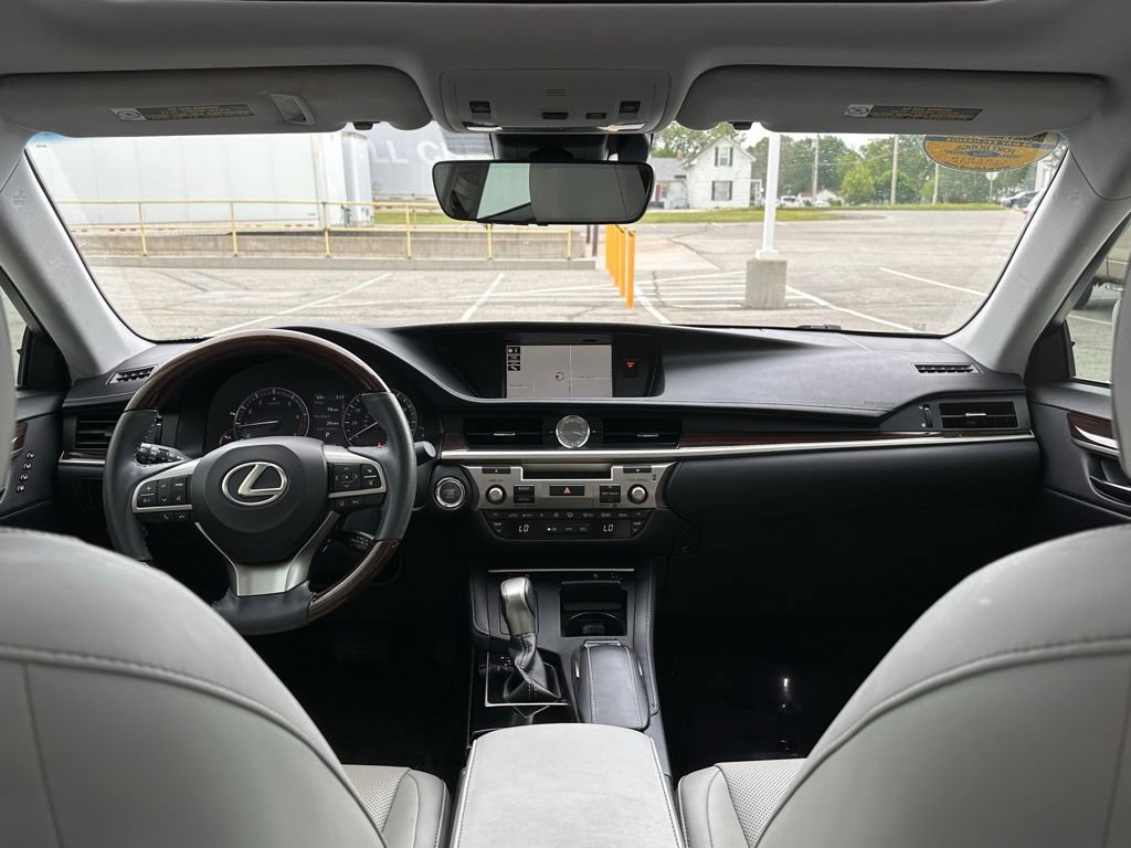 Used 2018 Lexus ES 350 w/ Navigation System Package FWD image 38