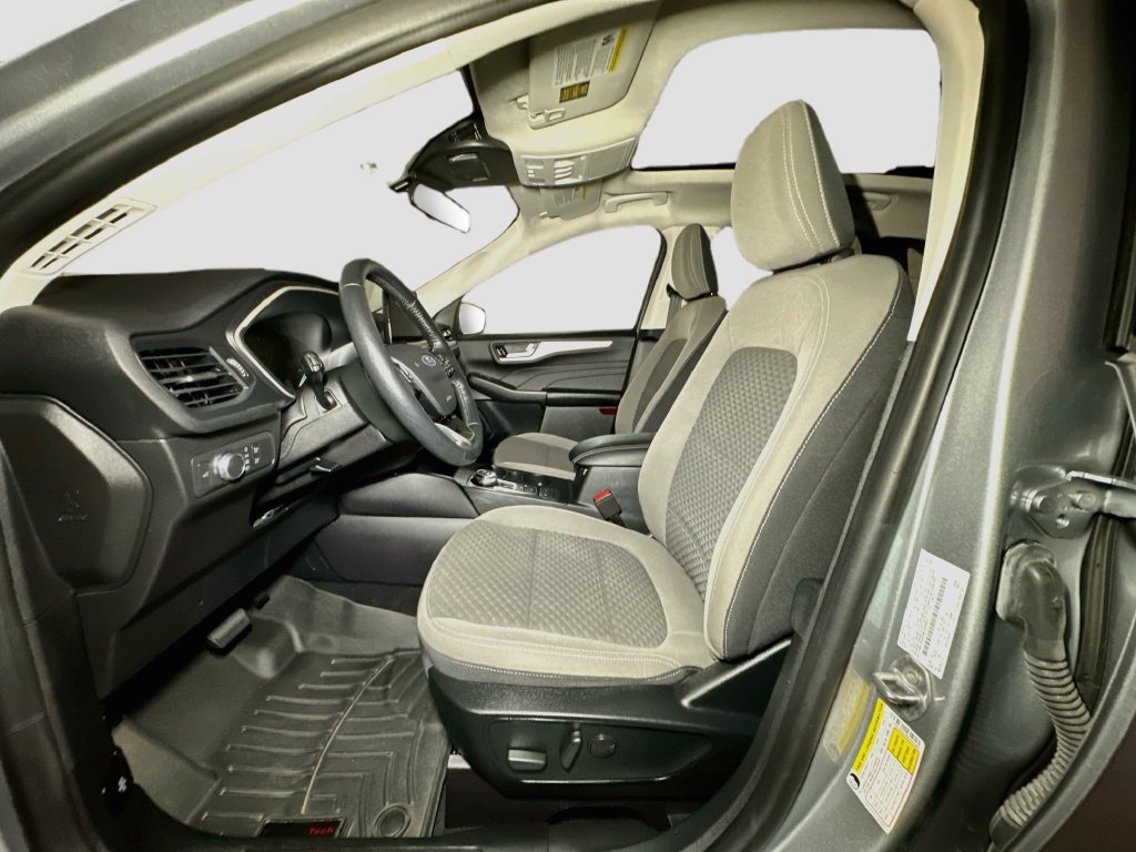 Certified 2021 Ford Escape SE w/ SE Sport Appearance Package AWD/4WD image 17