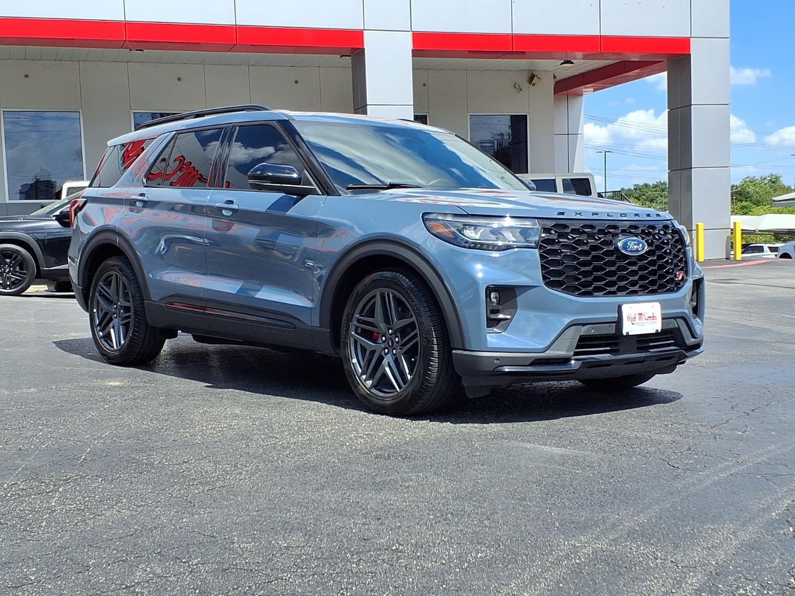 Certified 2025 Ford Explorer ST AWD/4WD image 4