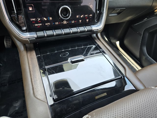 Used 2025 GMC Yukon Denali Ultimate AWD/4WD image 17