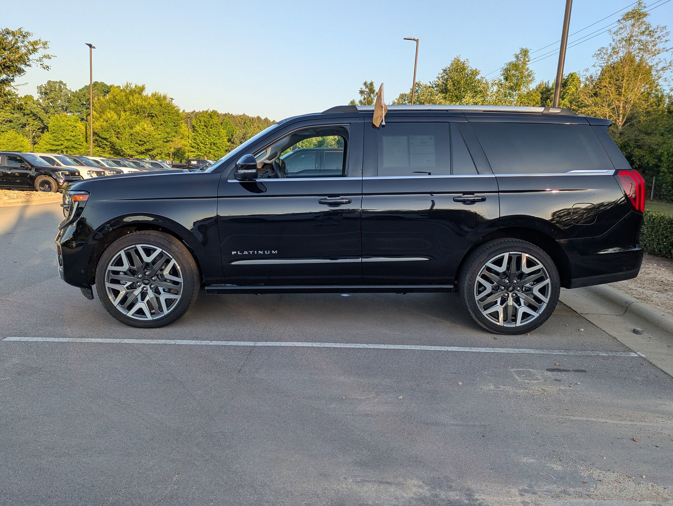 Certified 2025 Ford Expedition Platinum w/ Platinum Ultimate Package AWD/4WD image 7