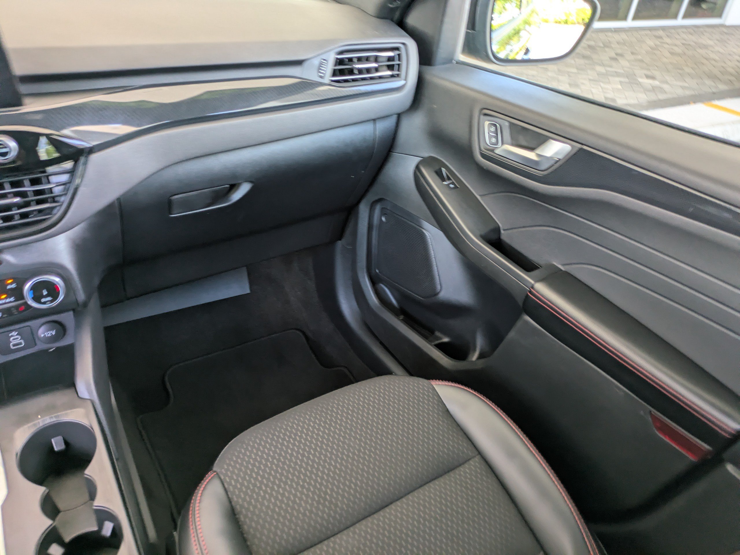Certified 2025 Ford Escape ST-Line Select AWD/4WD image 18