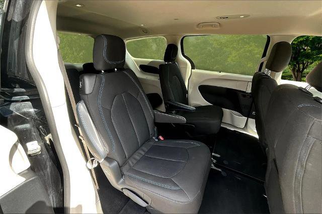 Used 2021 Chrysler Pacifica Touring image 27