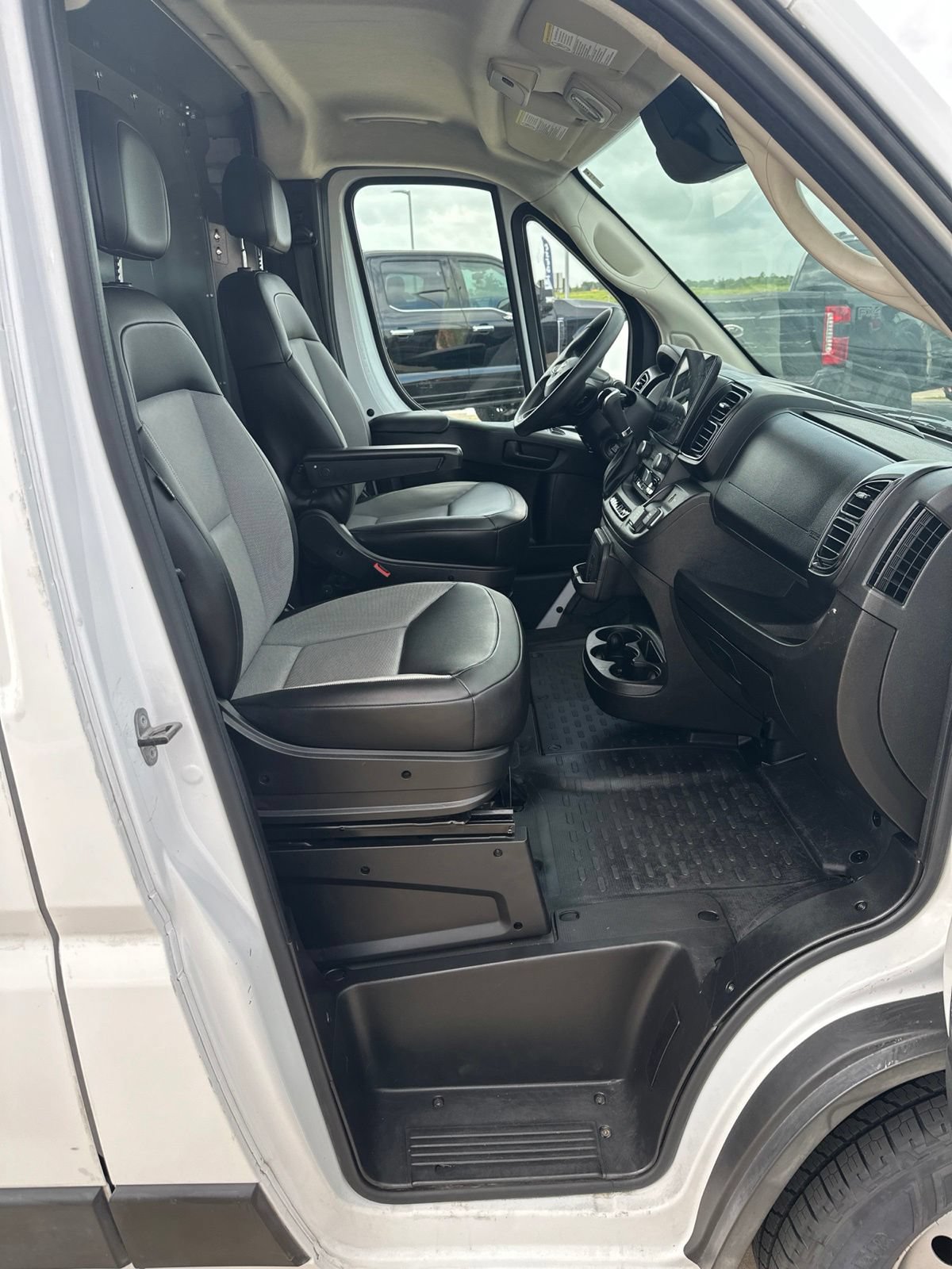 Used 2023 RAM ProMaster 2500 w/ Premium Convenience Group (B) FWD image 22