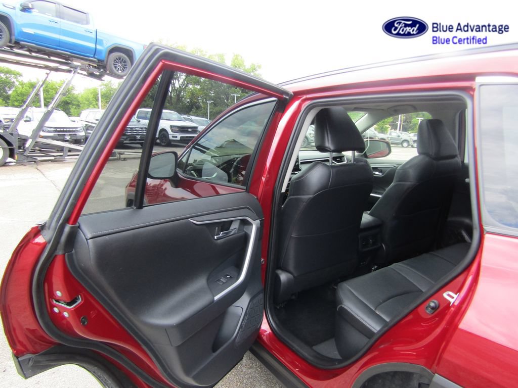 Used 2022 Toyota RAV4 Limited AWD/4WD image 28