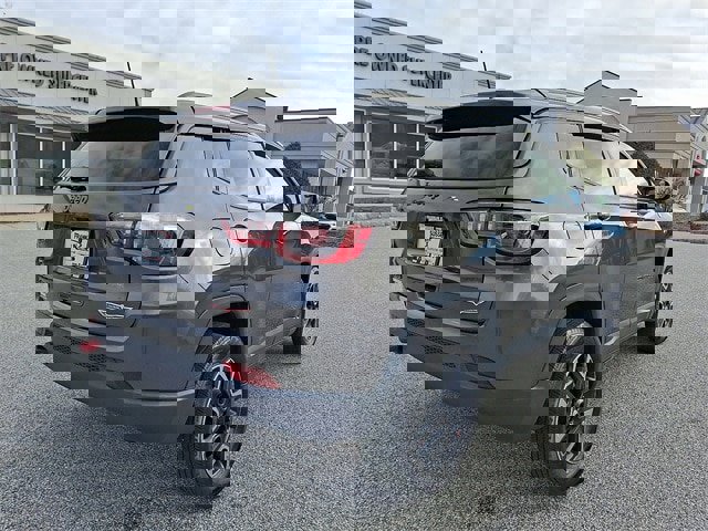 Used 2019 Jeep Compass Trailhawk w/ Cold Weather Group image 17