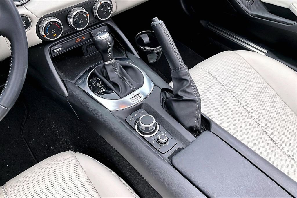 Used 2021 MAZDA MX-5 Miata RF Grand Touring RWD image 14