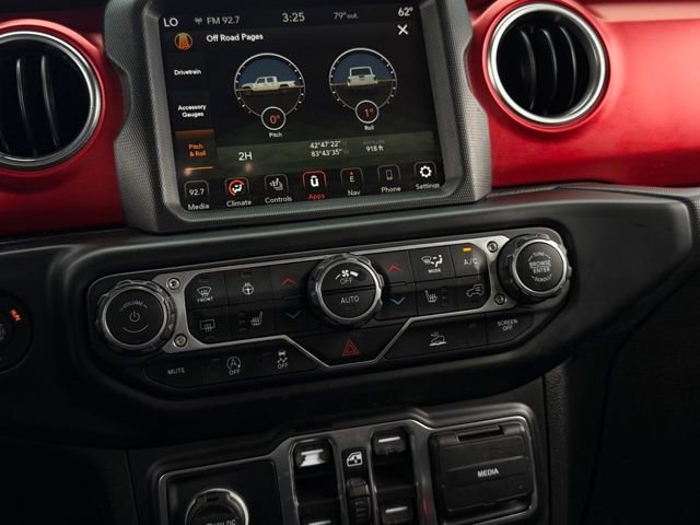 Used 2022 Jeep Gladiator Rubicon w/ LED Lighting Group AWD/4WD image 33