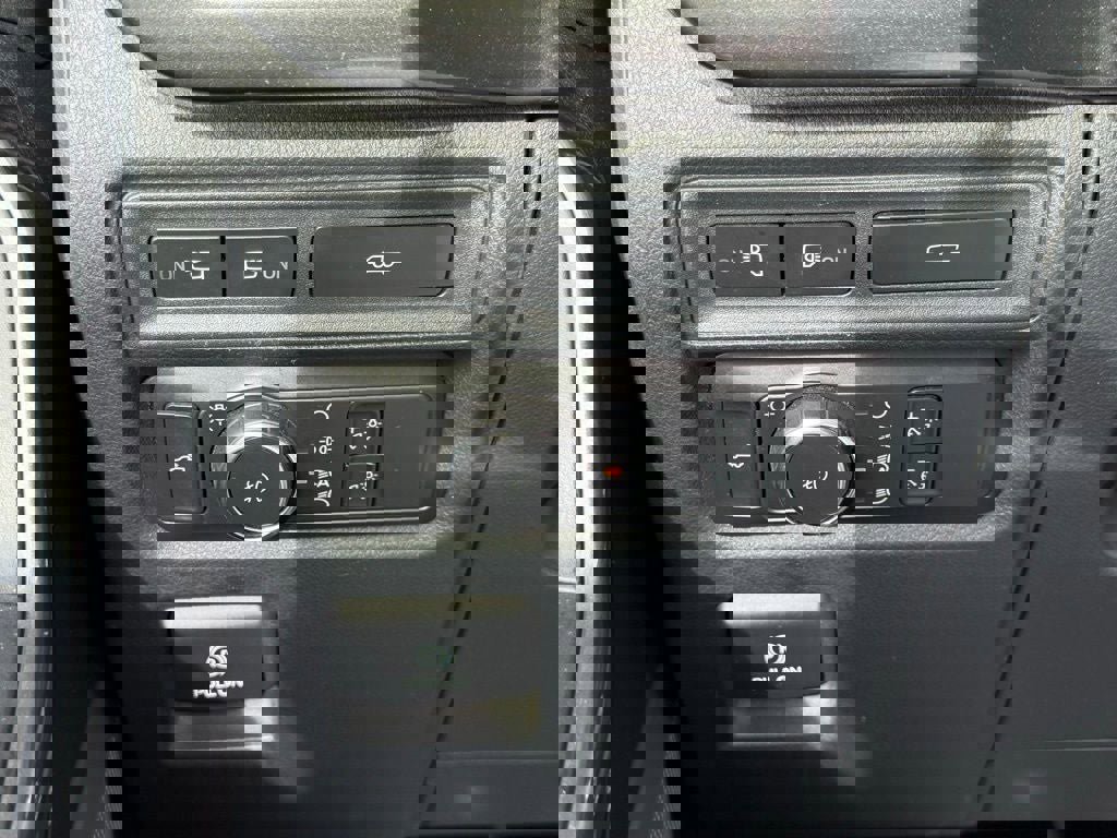 Certified 2022 Ford F150 XLT w/ Equipment Group 302A High image 29