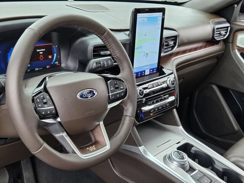 Certified 2023 Ford Explorer King Ranch w/ Technology Package AWD/4WD image 9