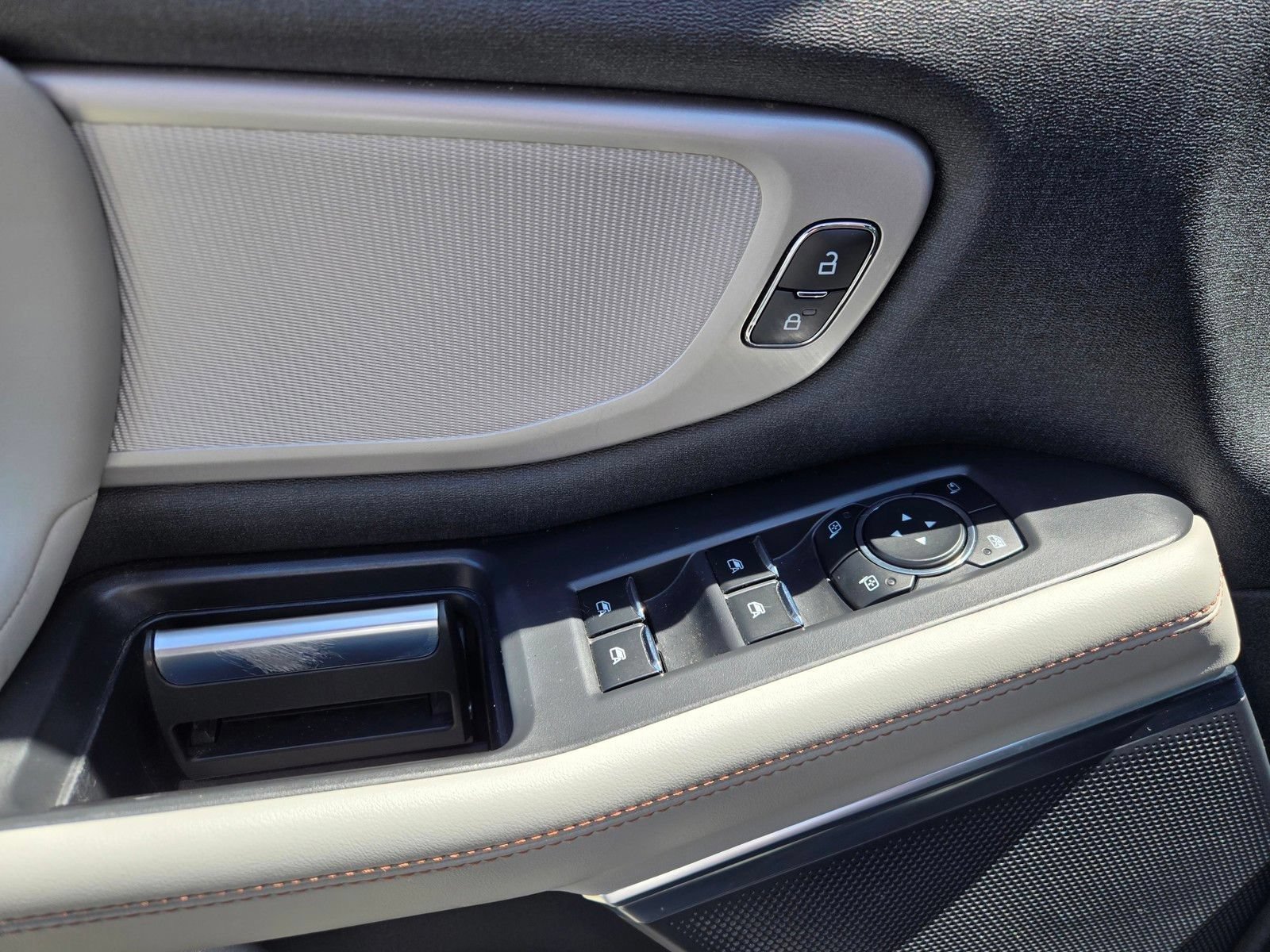 Certified 2025 Ford Expedition Active AWD/4WD image 19