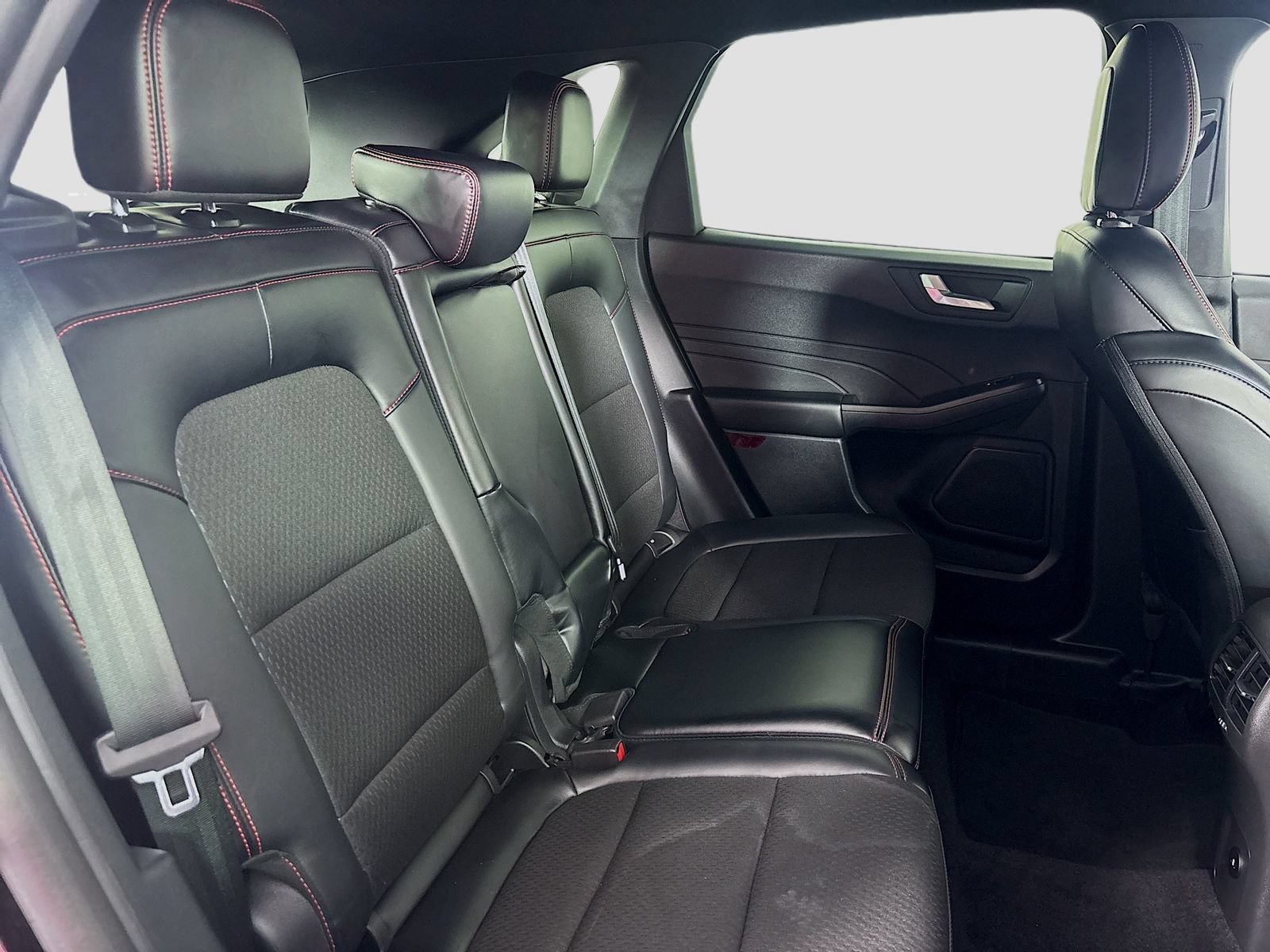 Certified 2025 Ford Escape ST-Line AWD/4WD image 24