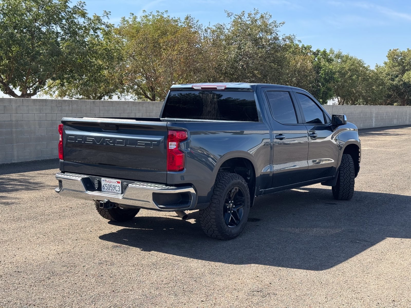 Used 2021 Chevrolet Silverado 1500 LT AWD/4WD image 3