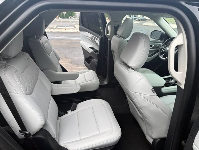 Certified 2025 Ford Explorer Platinum w/ Ultimate Package AWD/4WD image 25
