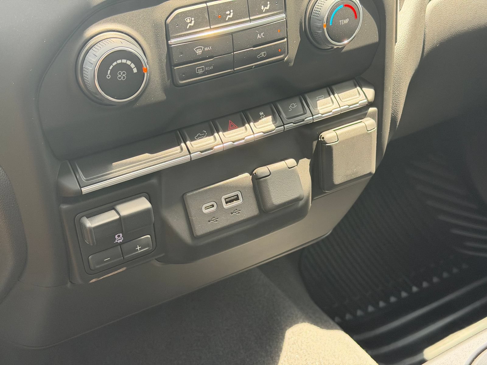 Used 2022 Chevrolet Silverado 2500 Custom w/ Custom Convenience Package RWD image 24