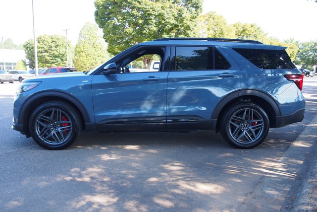 Certified 2025 Ford Explorer ST-Line w/ Premium Package AWD/4WD image 4