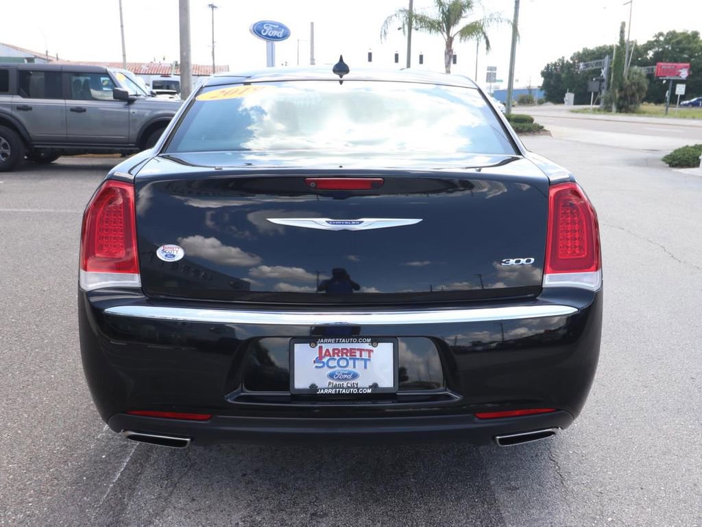 Used 2019 Chrysler 300 Limited RWD image 10
