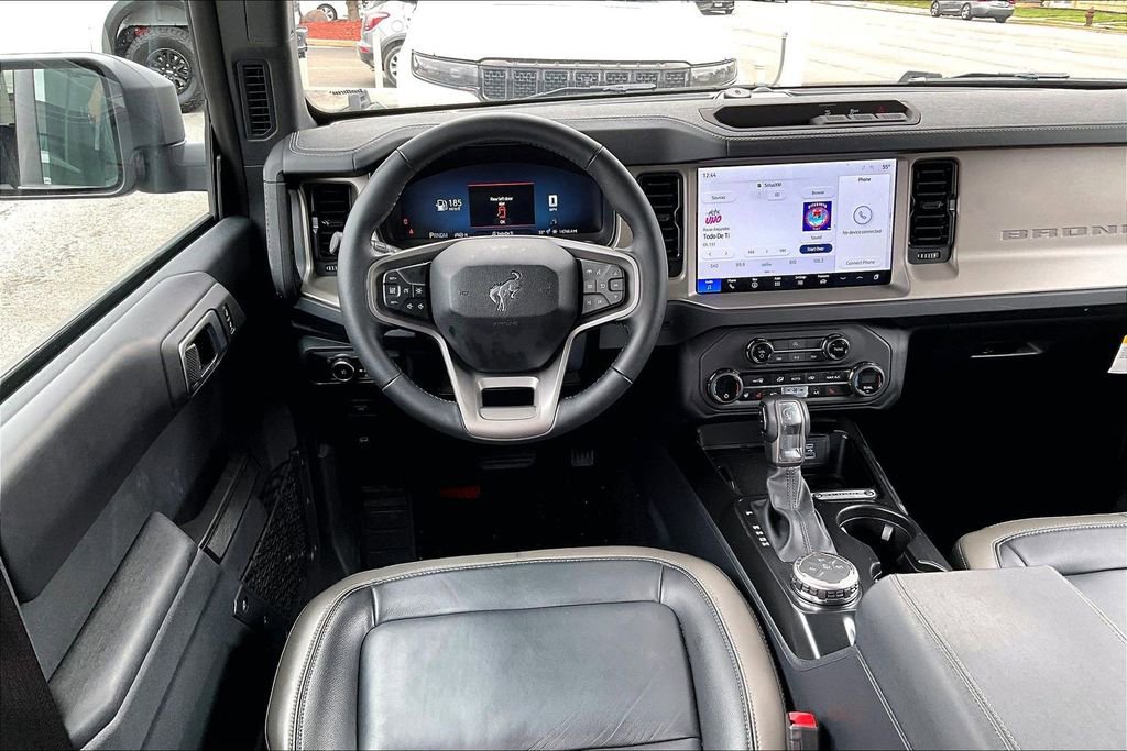 Certified 2025 Ford Bronco Outer Banks w/ Black Appearance Package AWD/4WD image 5