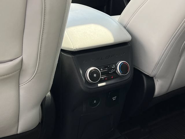 Certified 2025 Ford Explorer Platinum w/ LUX Leather Package AWD/4WD image 30