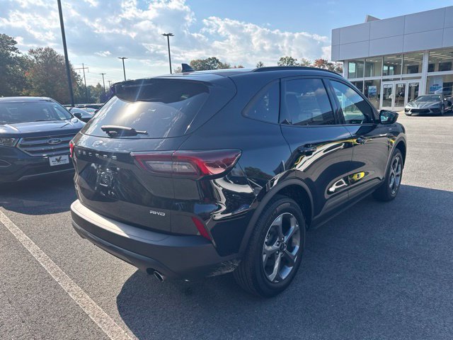 Certified 2025 Ford Escape ST-Line Select AWD/4WD image 5