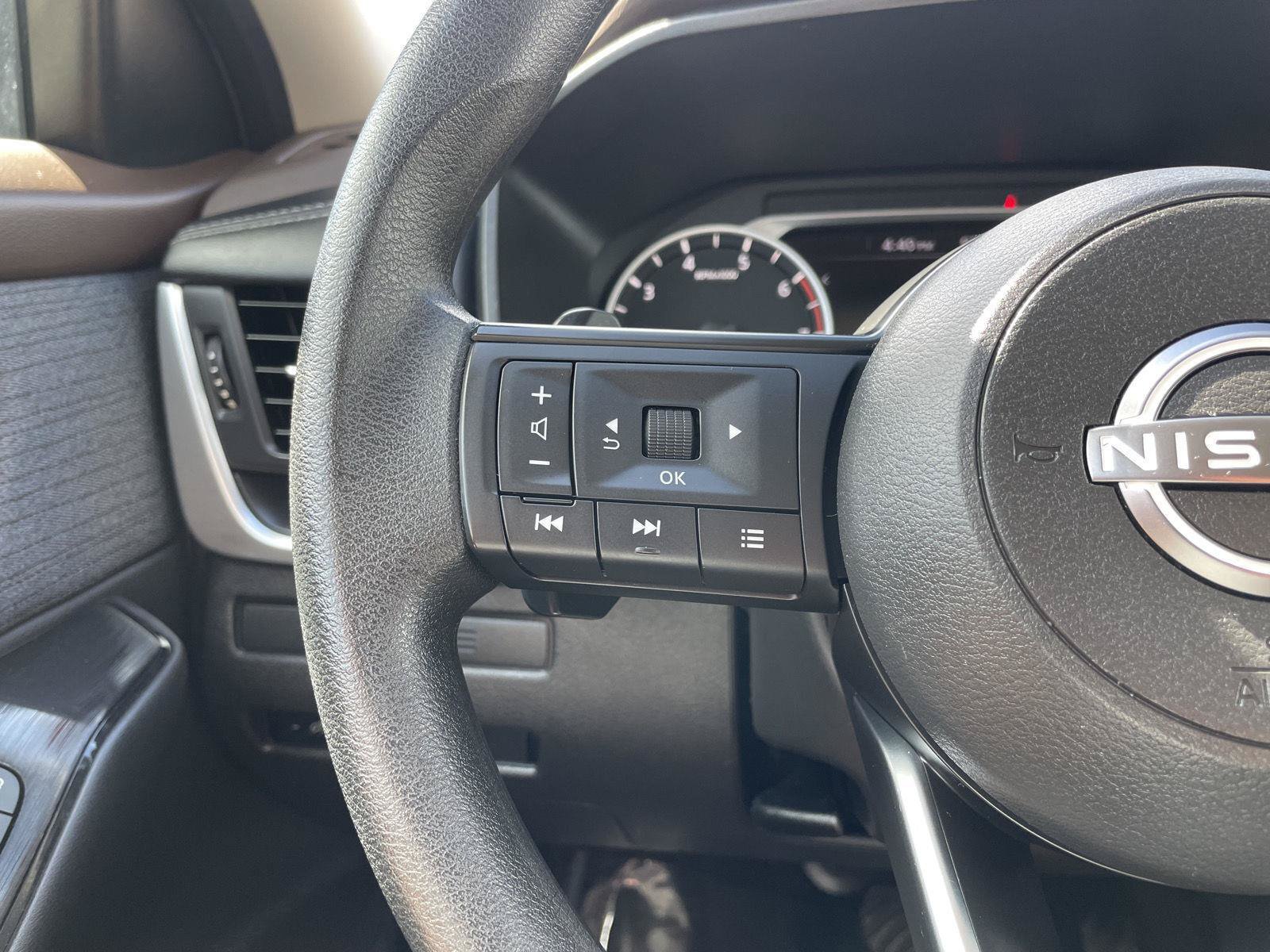 Used 2023 Nissan Rogue S AWD/4WD image 13