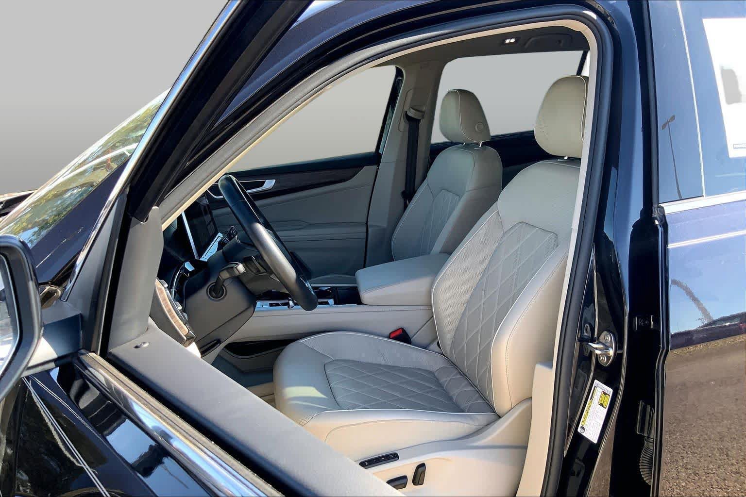 Used 2025 Volkswagen Atlas SEL Premium R-Line AWD/4WD image 8
