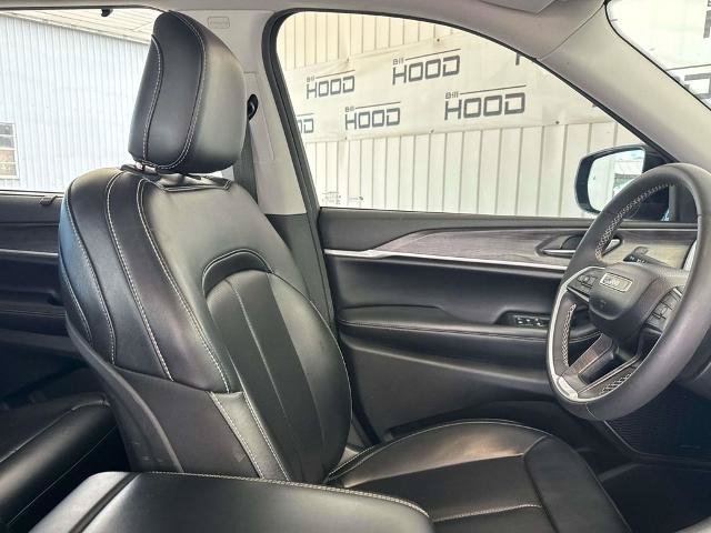 Used 2023 Jeep Grand Cherokee L Limited w/ Luxury Tech Group II AWD/4WD image 16