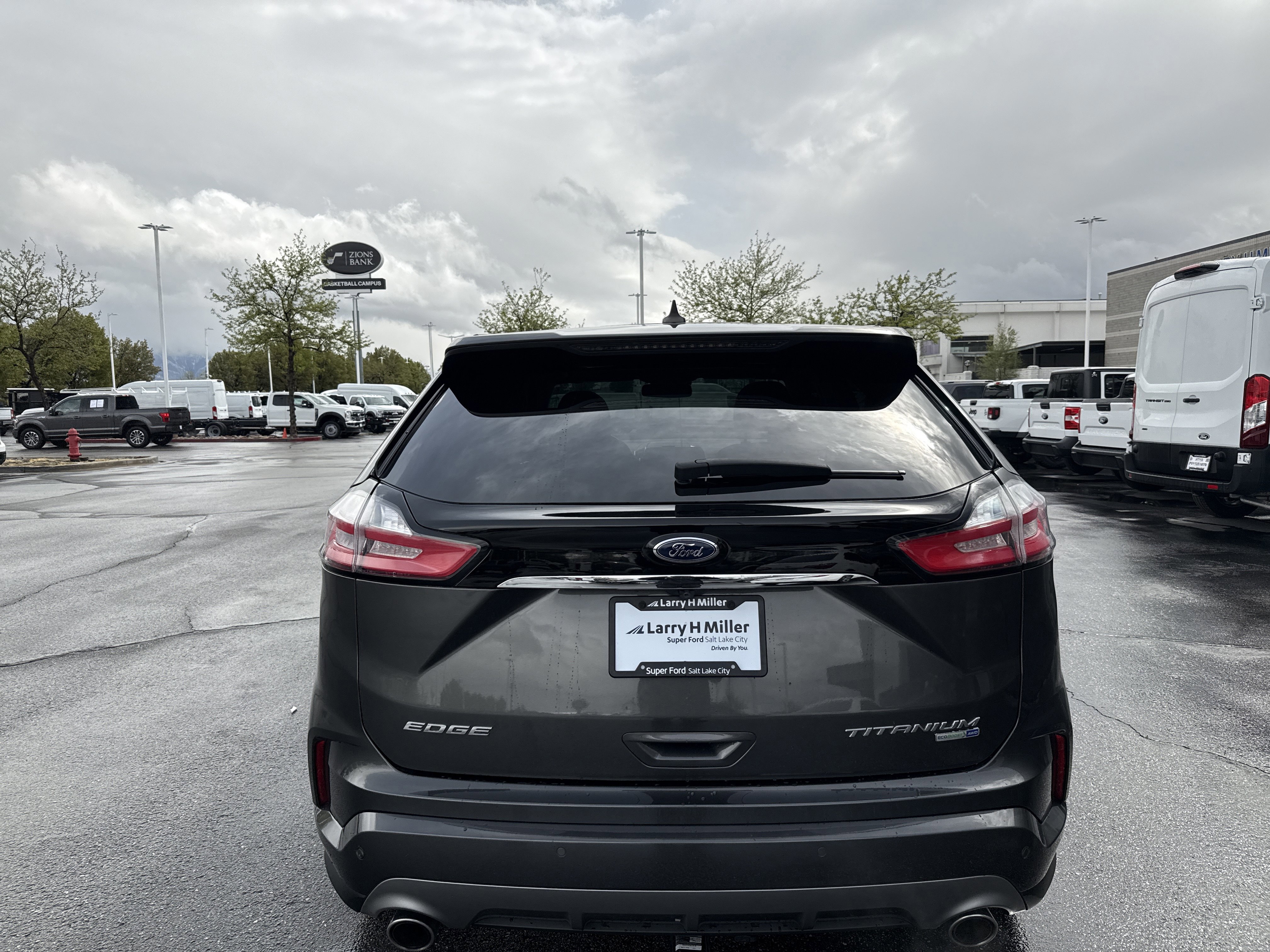 Certified 2019 Ford Edge Titanium w/ Equipment Group 301A image 4