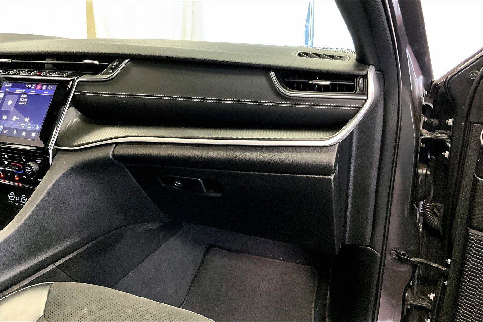 Used 2023 Jeep Grand Cherokee Altitude image 15