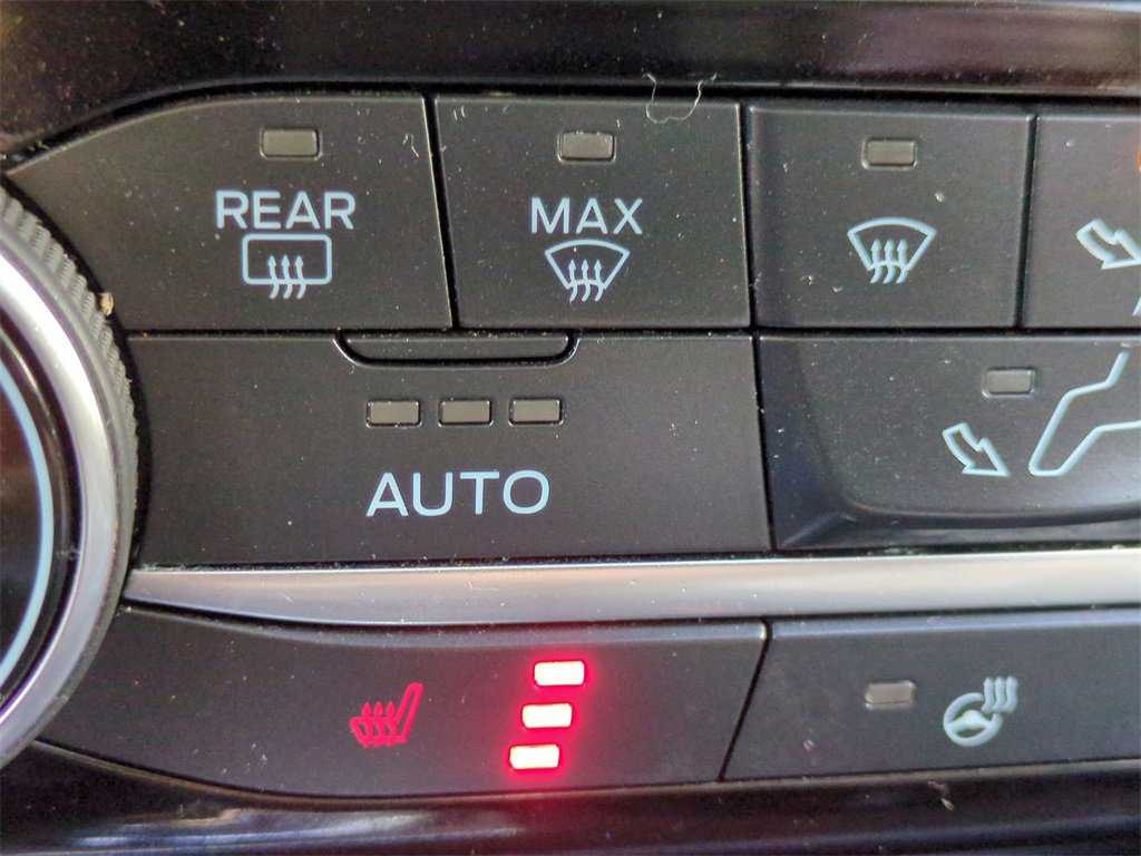 Certified 2022 Ford Escape SE w/ Cold Weather Package image 22