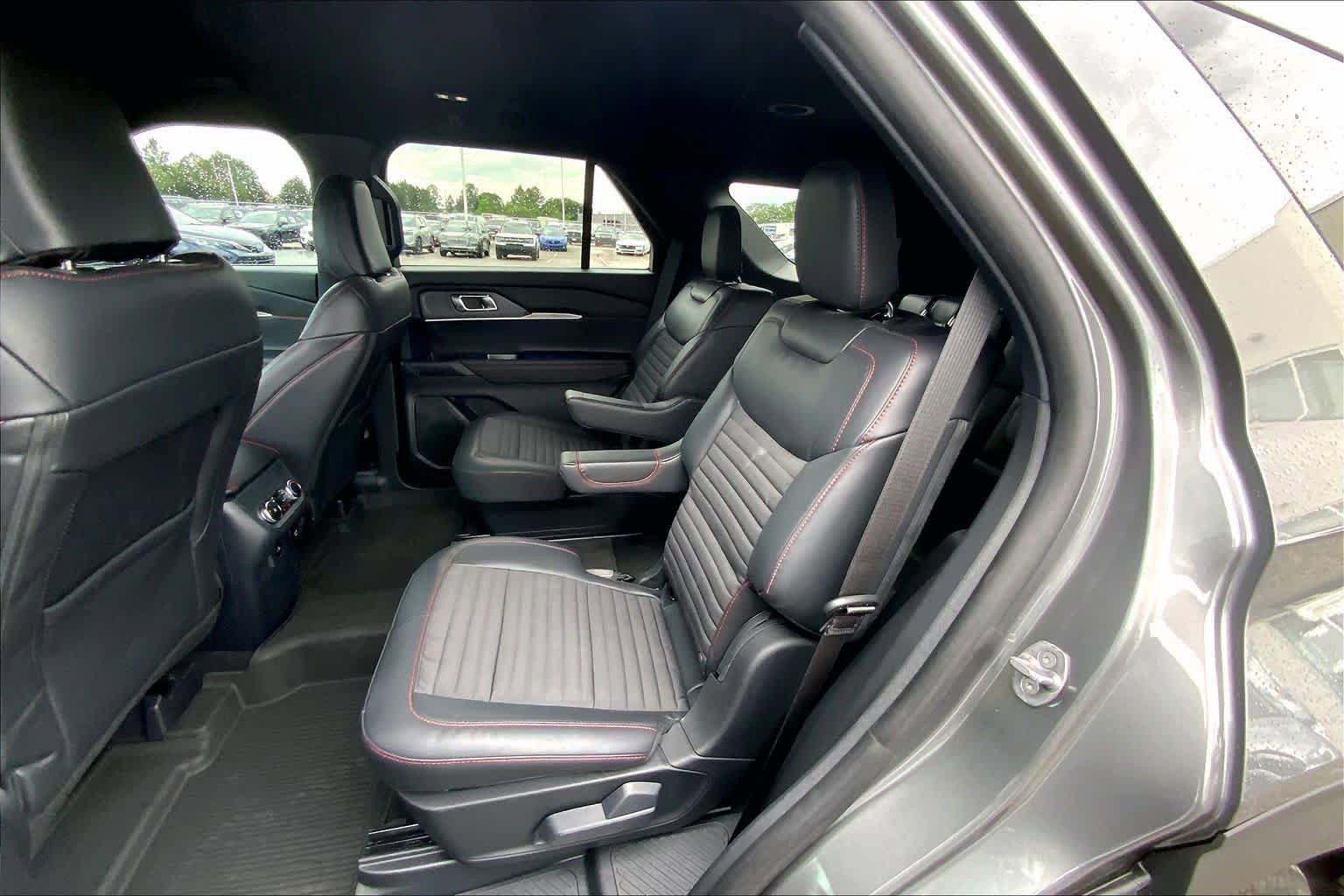 Certified 2025 Ford Explorer ST-Line w/ Premium Package RWD image 20