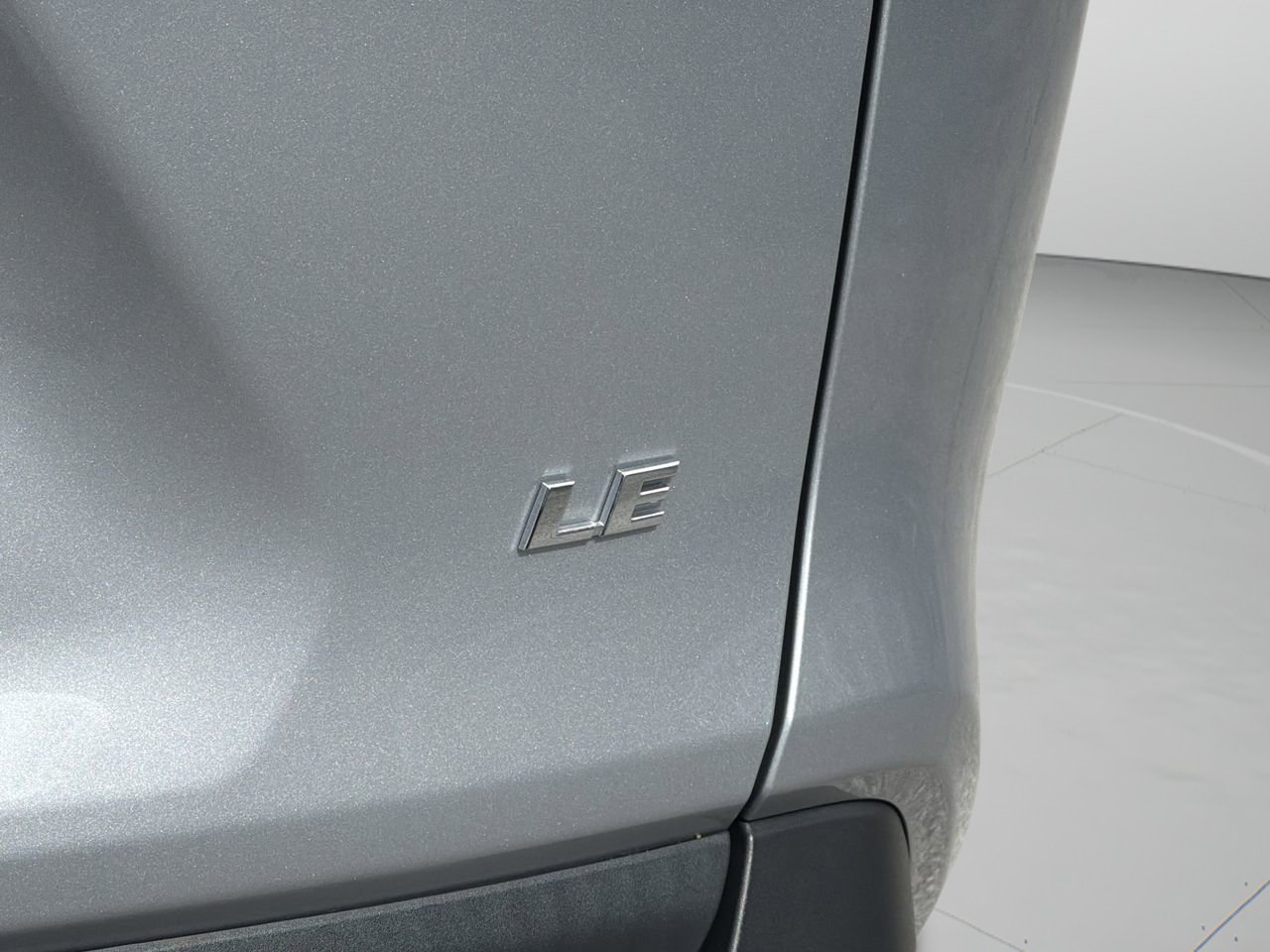 Used 2024 Toyota RAV4 LE FWD image 9
