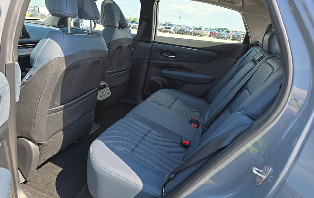 Used 2023 Nissan Ariya AWD/4WD image 9