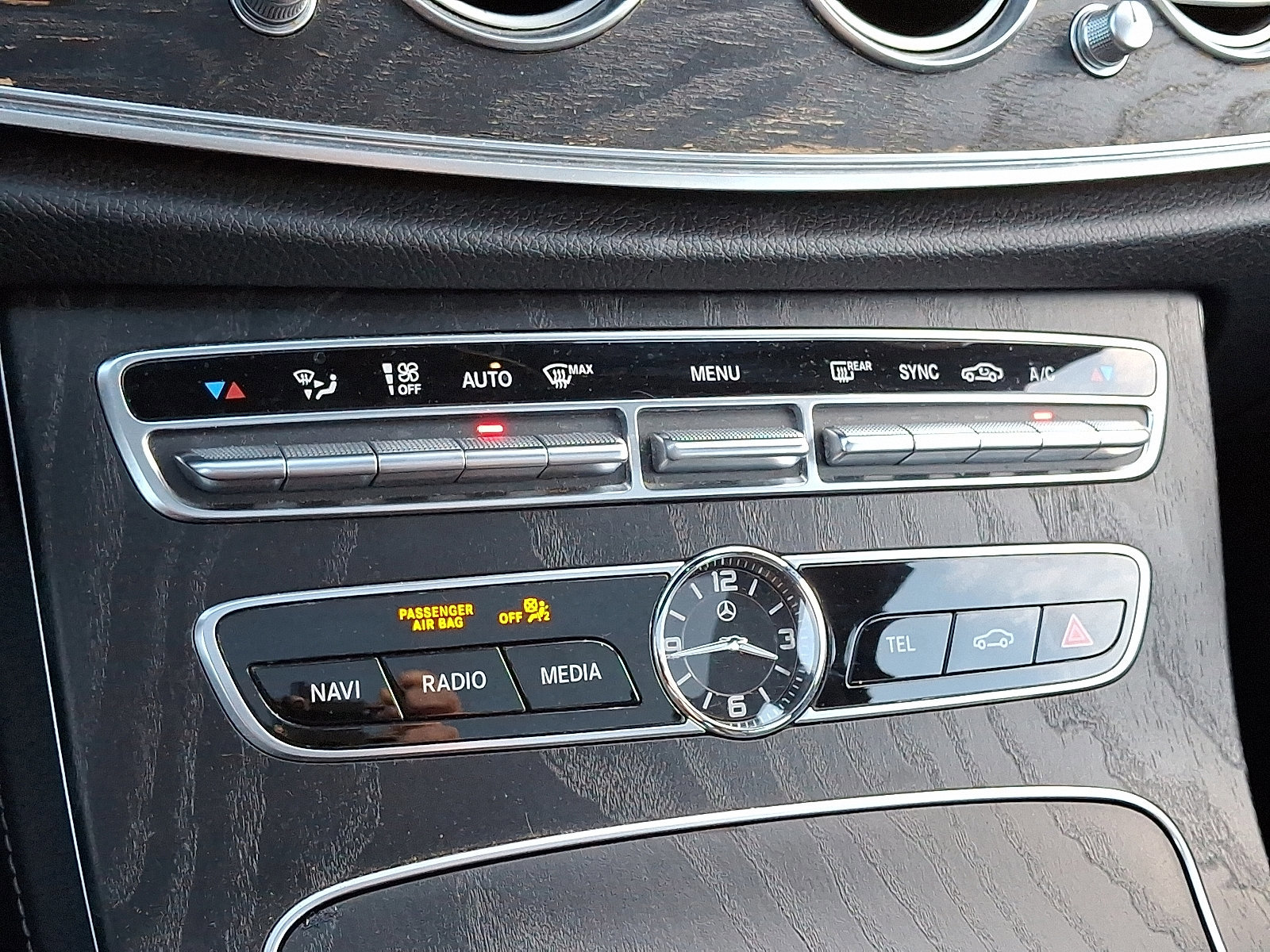 Used 2018 Mercedes-Benz E 300 4MATIC image 19