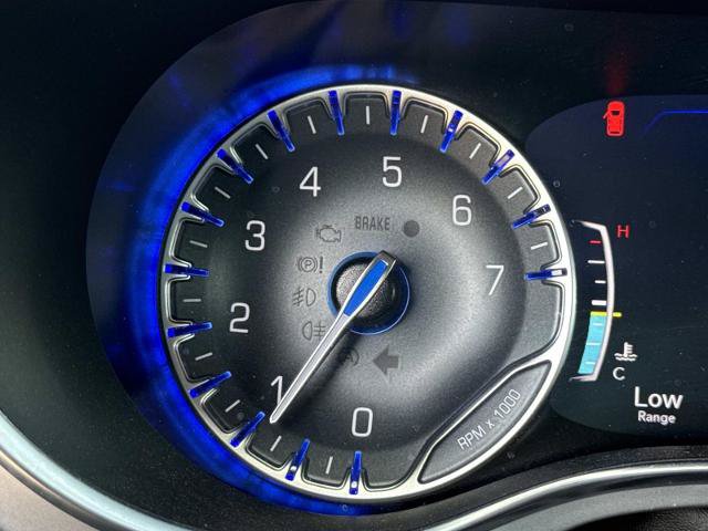 Used 2025 Chrysler Pacifica Limited FWD image 24