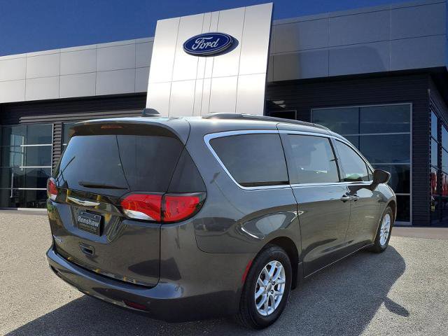 Used 2021 Chrysler Voyager Lxi image 3