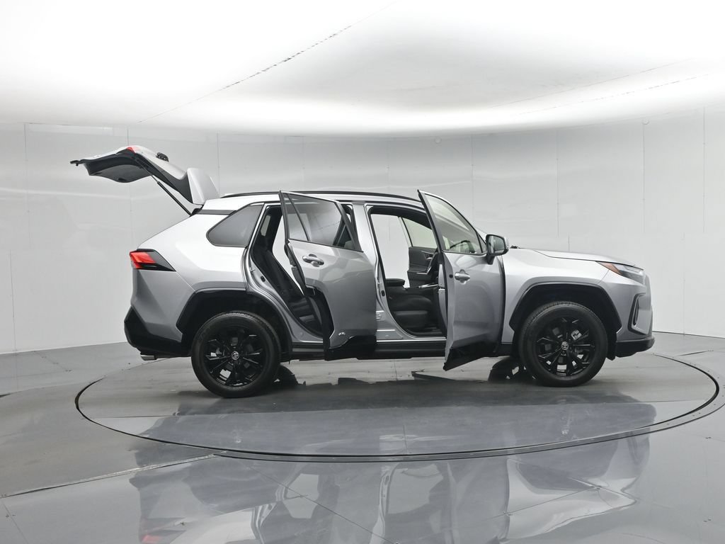 Used 2025 Toyota RAV4 SE AWD/4WD image 5