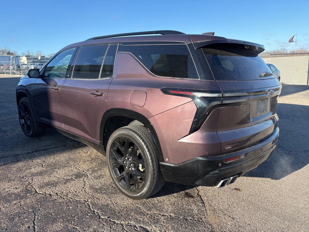 Used 2024 Chevrolet Traverse RS image 2