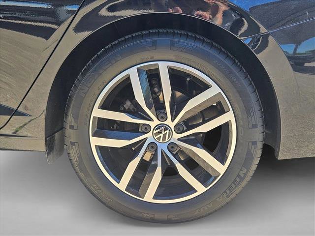 Used 2025 Volkswagen Jetta SE FWD image 22