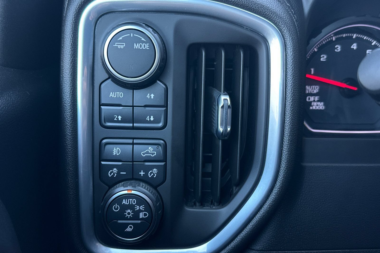 Used 2021 Chevrolet Silverado 1500 LT Trail Boss w/ Convenience Package II AWD/4WD image 27