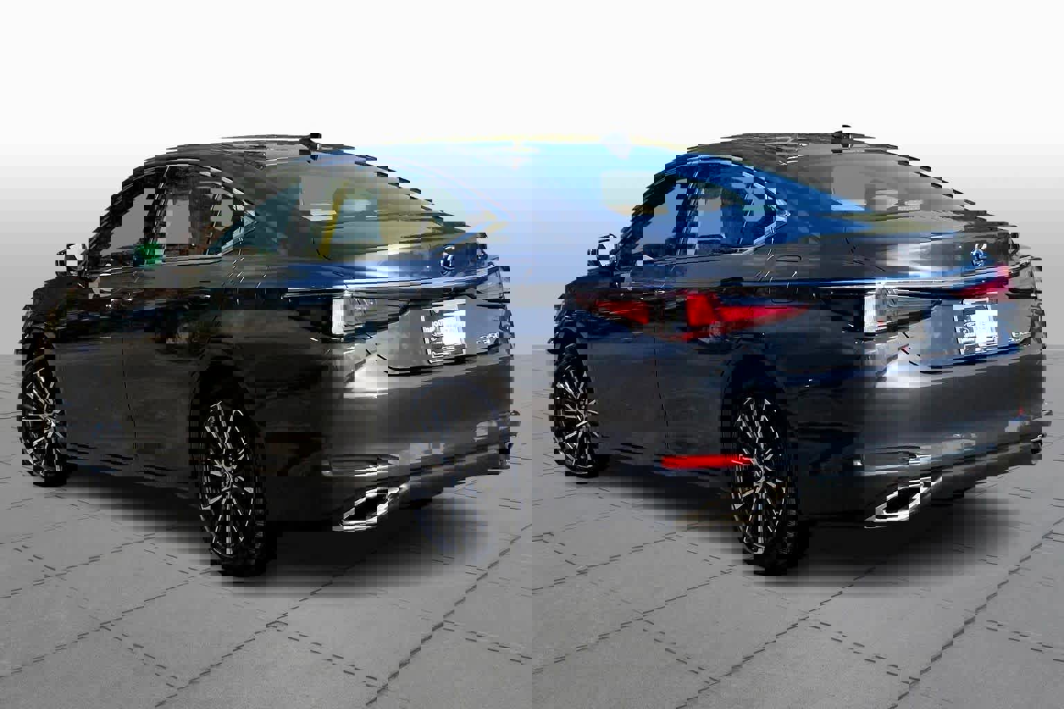 Used 2024 Lexus ES 350 w/ Premium Package image 2