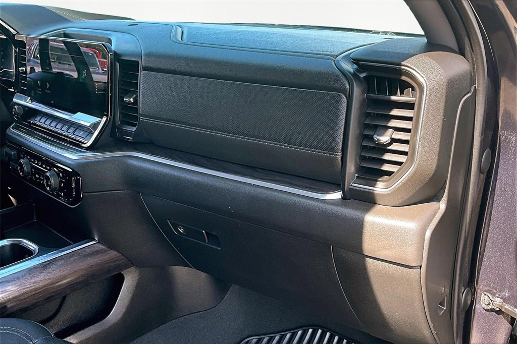 Used 2022 Chevrolet Silverado 1500 LTZ w/ Z71 Off-Road Package image 17