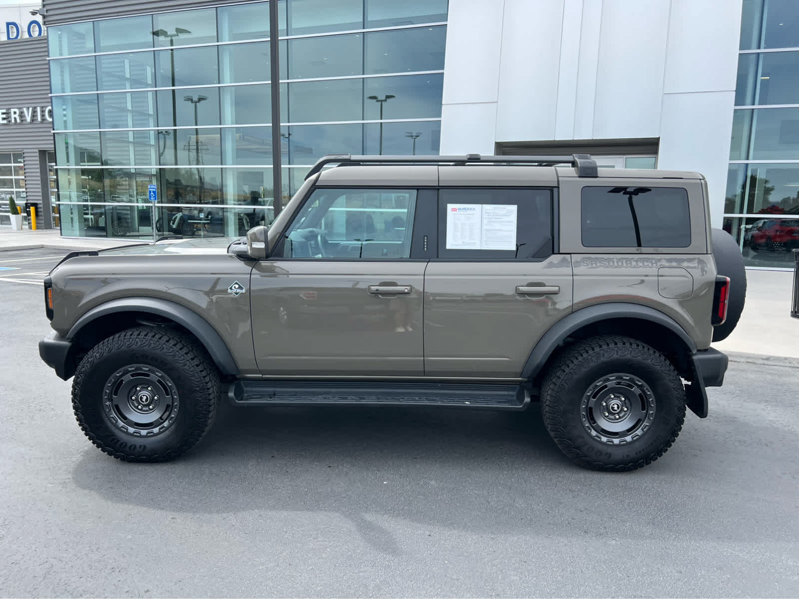 Certified 2025 Ford Bronco Outer Banks w/ Sasquatch Package AWD/4WD image 12