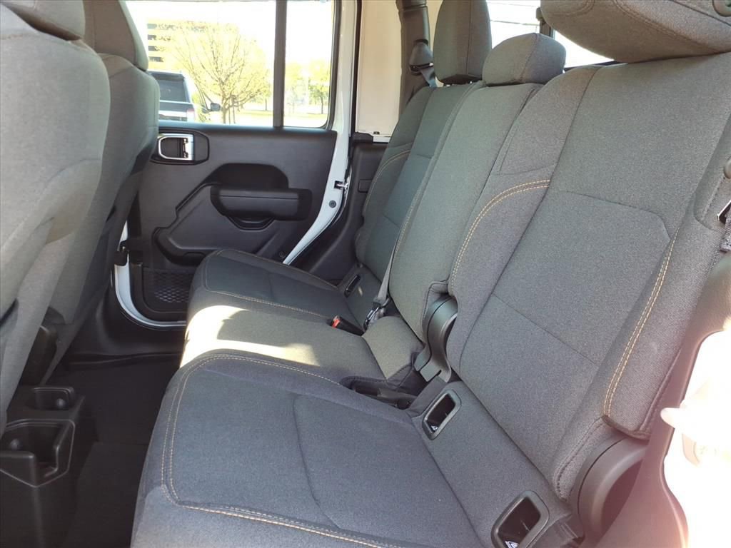 Used 2025 Jeep Gladiator Sport image 15