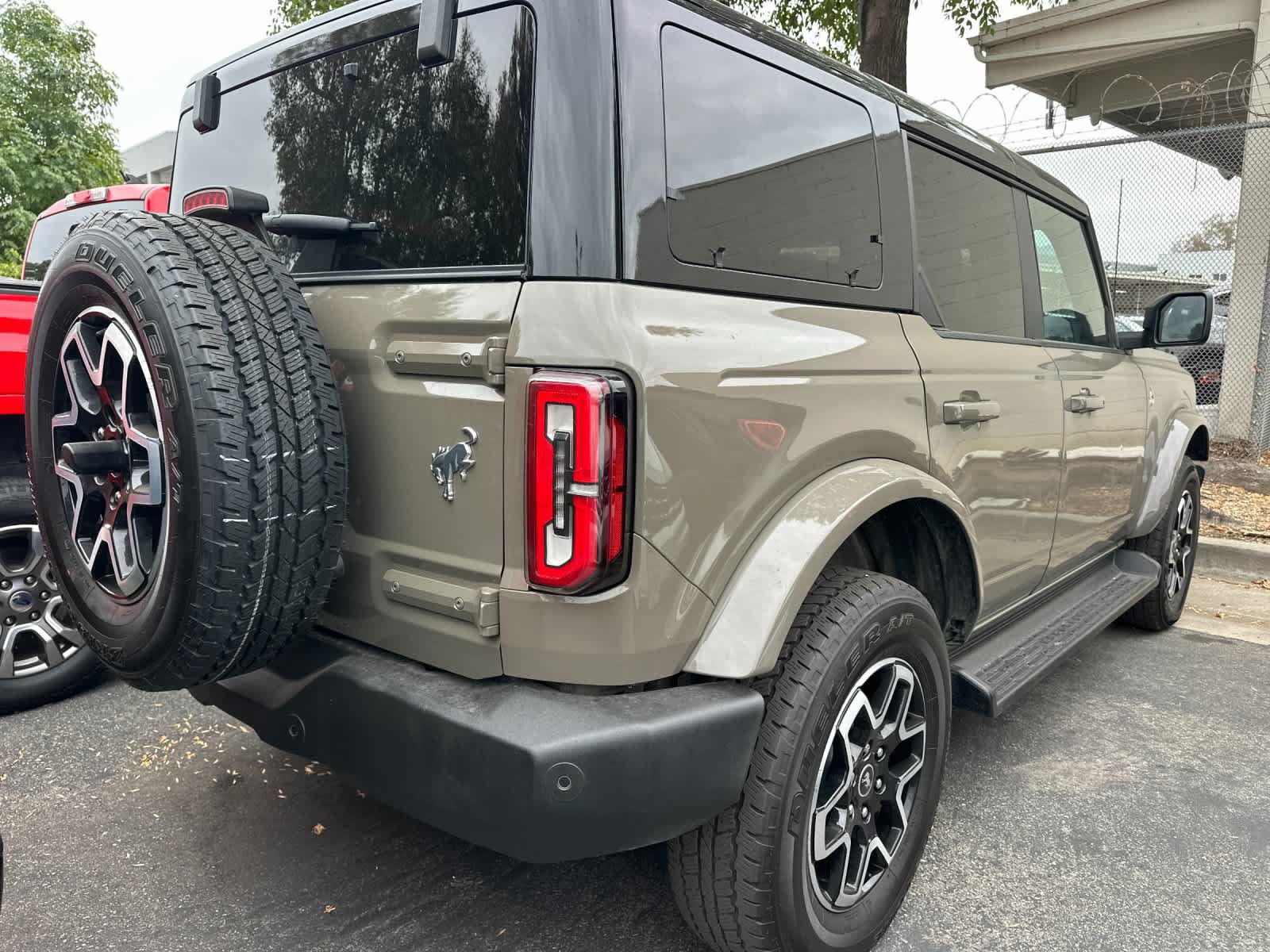 Certified 2025 Ford Bronco Outer Banks AWD/4WD image 4